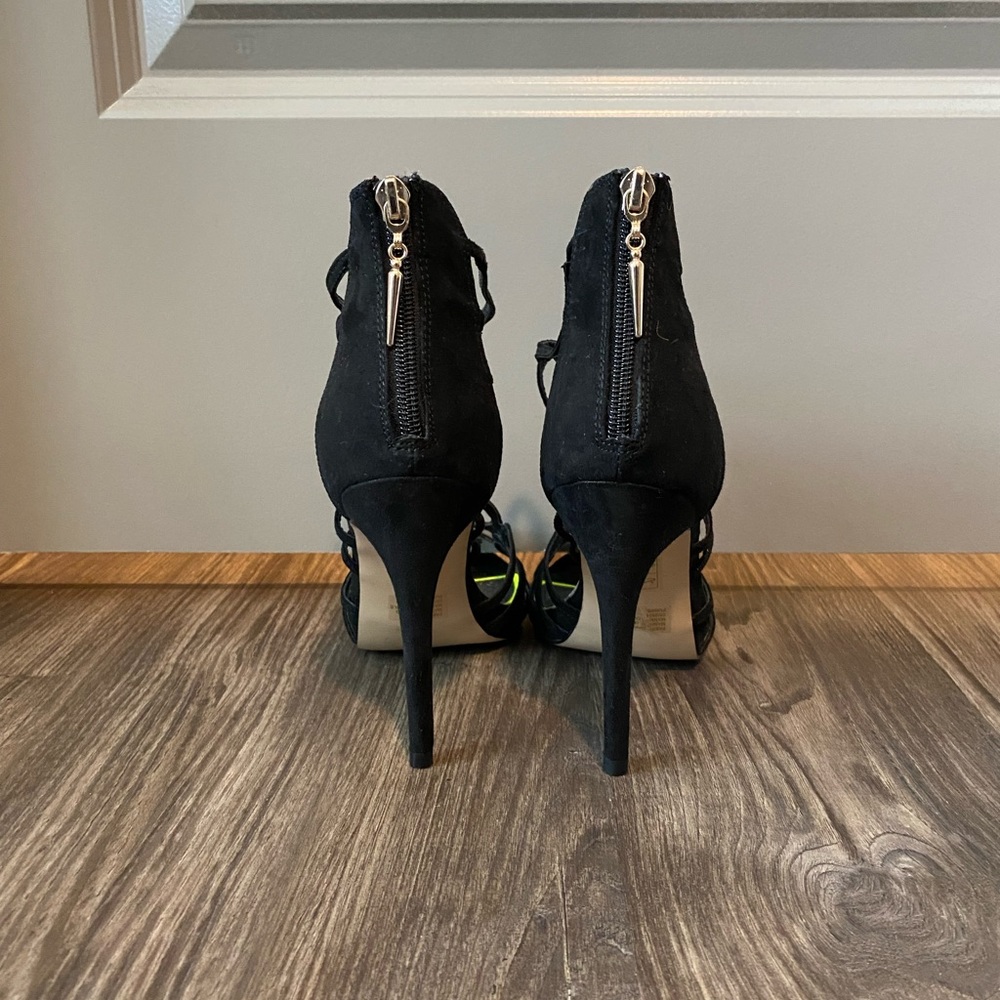 Heels - Picture 3 of 3